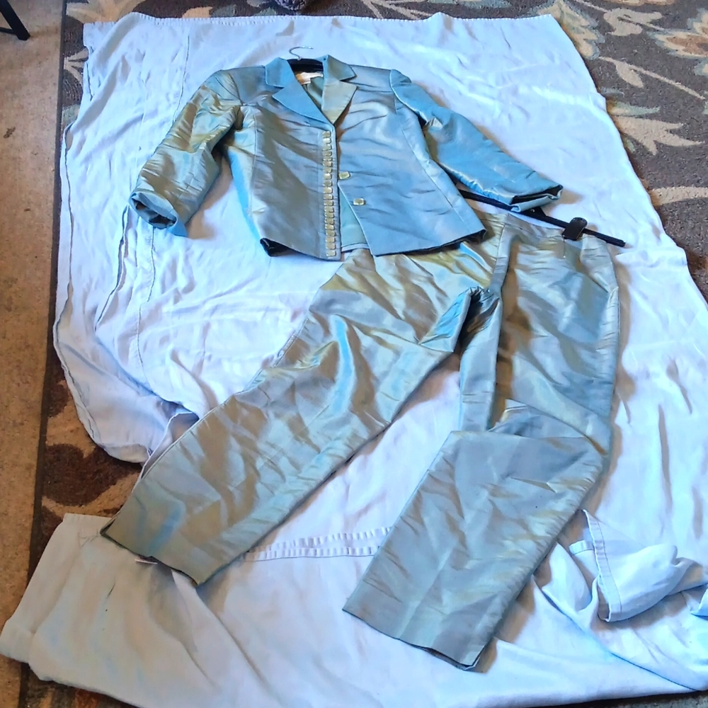 Doncaster silk suit size 6p